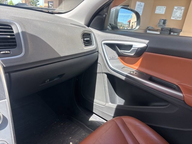 Used 2018 Volvo S60 T5 Inscription w/ Technology Package image 11