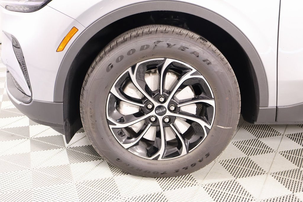 New 2026 Lincoln Nautilus Premier AWD/4WD image 17