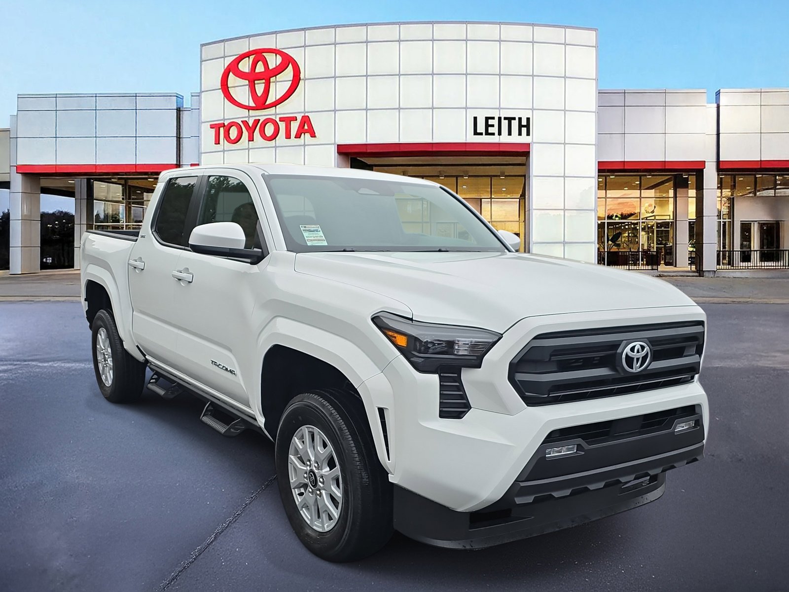 Used 2025 Toyota Tacoma SR5 image 3