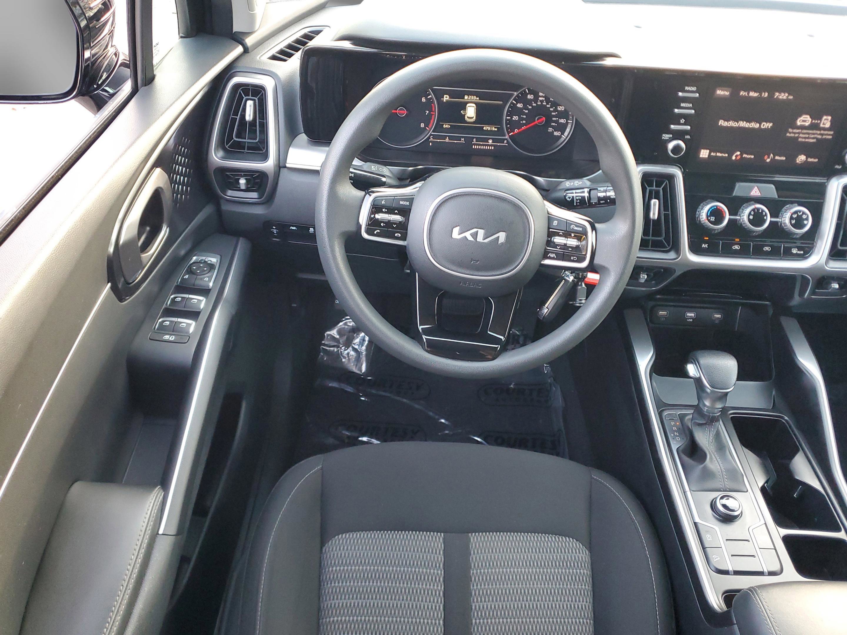 Certified 2023 Kia Sorento LX image 13