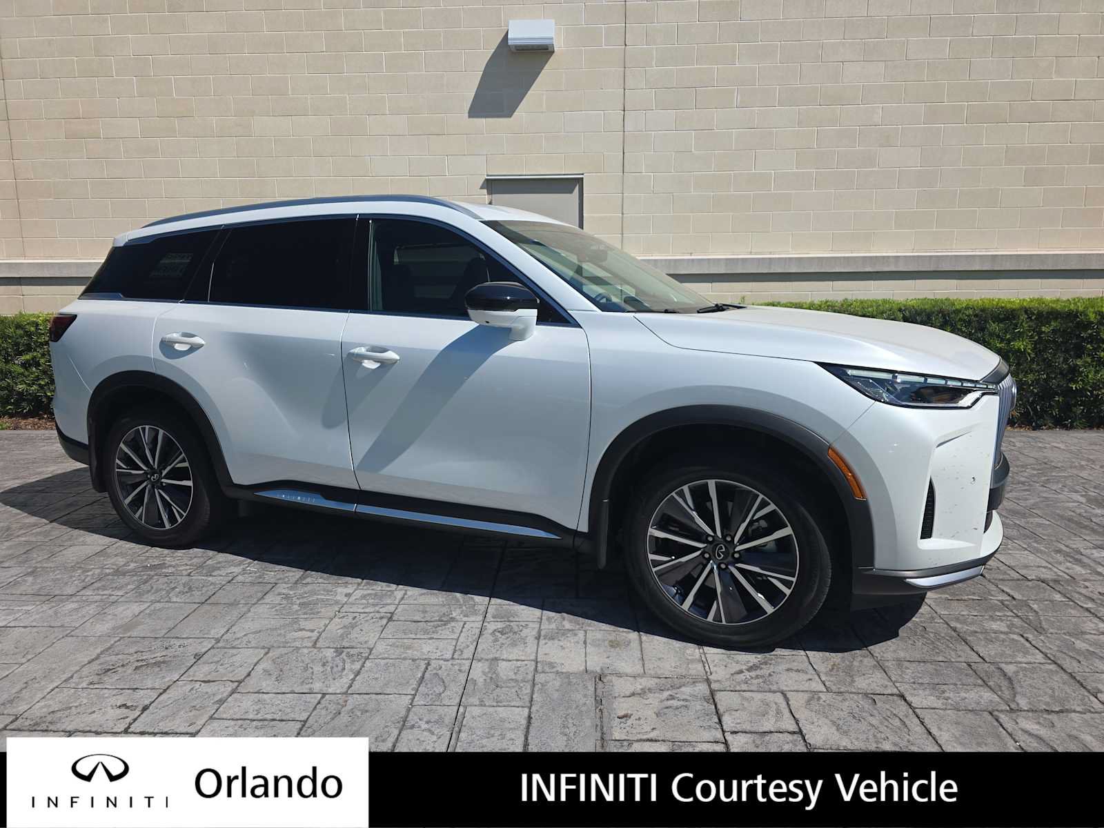Certified 2026 INFINITI QX60 Luxe w/ Cargo Package FWD image 1