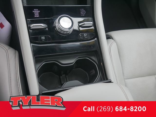 Used 2022 Jeep Grand Cherokee Overland w/ Luxury Tech Group IV AWD/4WD image 36
