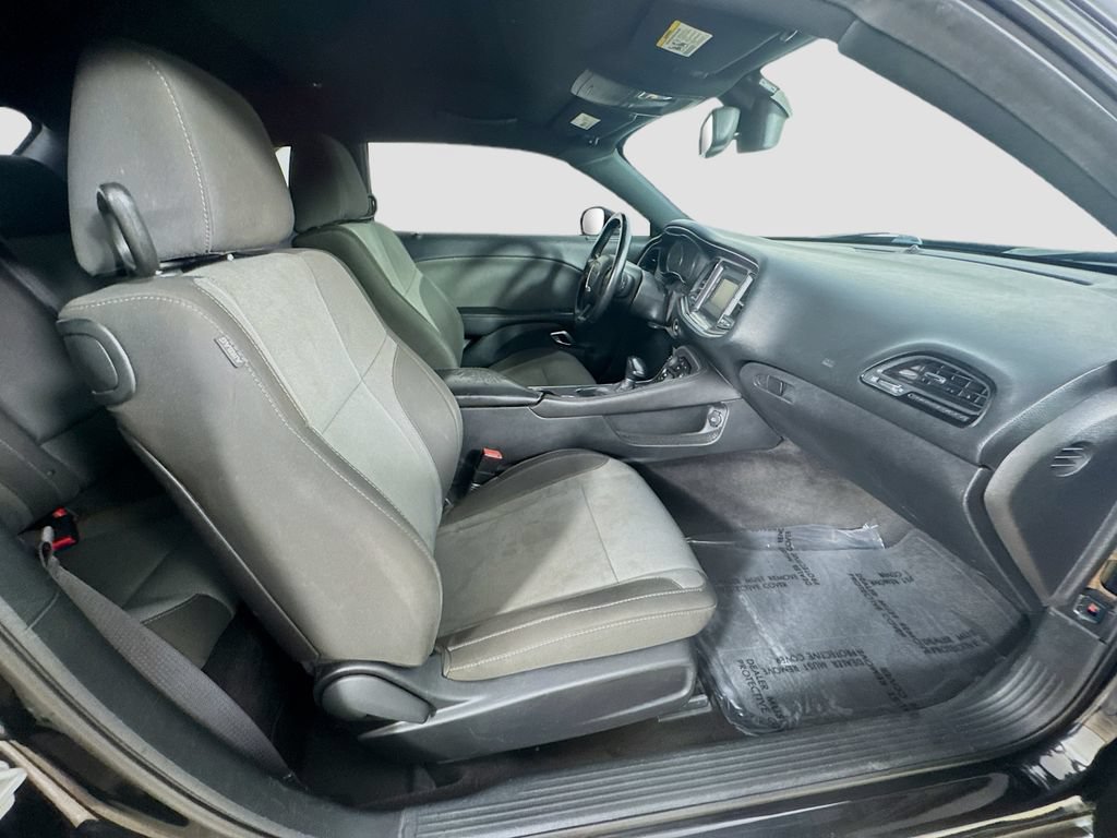 Used 2016 Dodge Challenger SXT RWD image 29