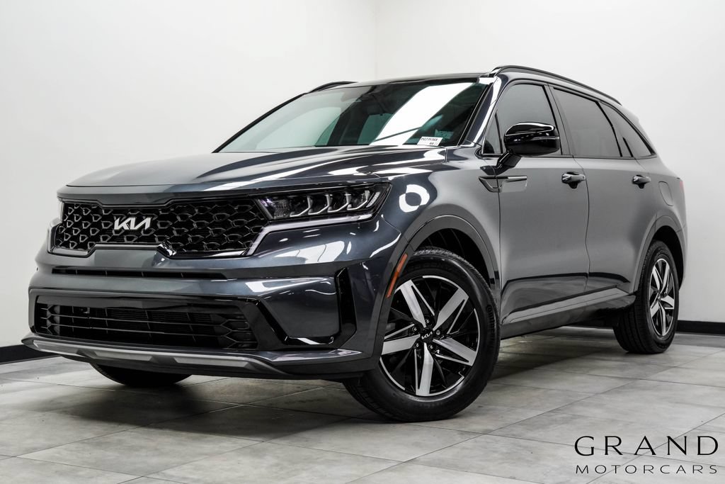 Used 2023 Kia Sorento S w/ Panoramic Sunroof Package