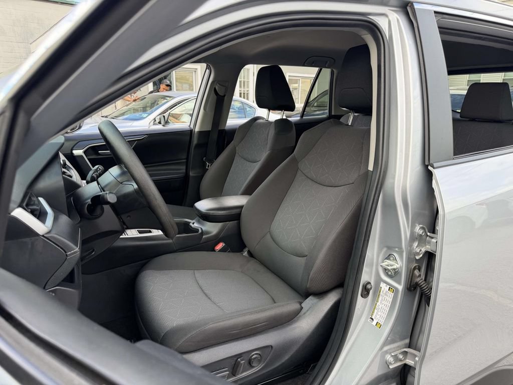 Used 2024 Toyota RAV4 XLE AWD/4WD image 17