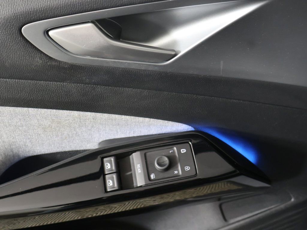 Used 2023 Volkswagen ID.4 Pro image 33