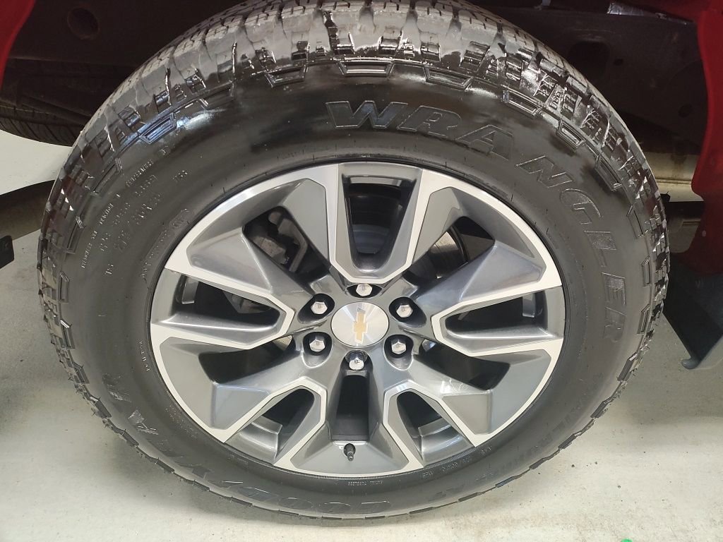 Used 2024 Chevrolet Silverado 1500 LT AWD/4WD image 3