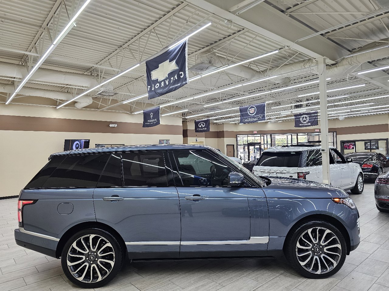 Used 2019 Land Rover Range Rover Autobiography image 5
