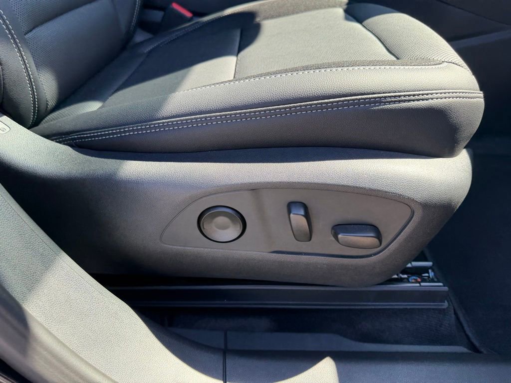 Used 2025 Chevrolet Blazer EV LT image 33