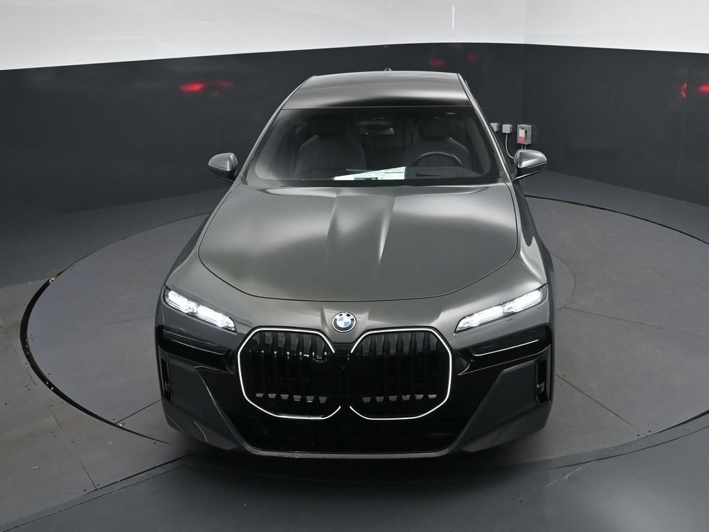 Certified 2026 BMW 740i w/ Executive Package RWD image 37