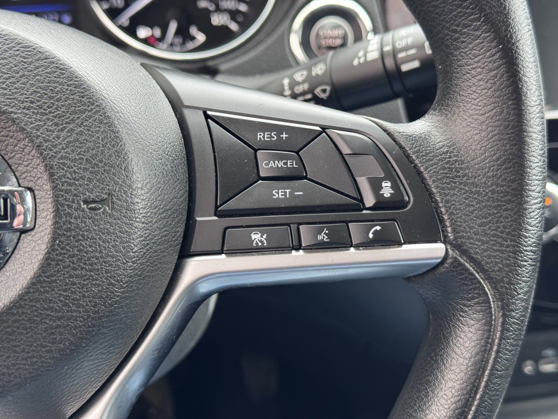 Used 2020 Nissan Rogue SV image 22