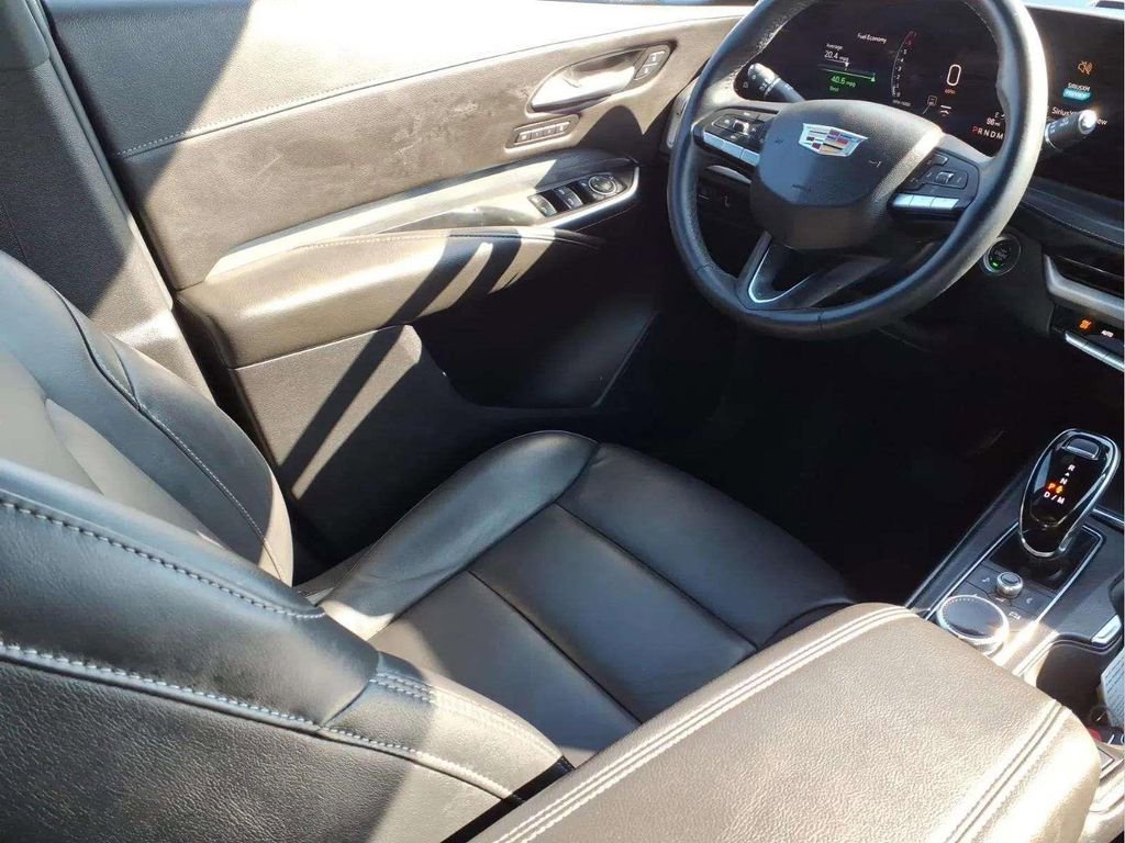 Used 2025 Cadillac XT4 Premium Luxury image 19