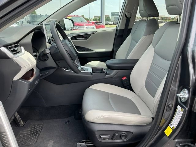 Used 2020 Toyota RAV4 Limited FWD image 18