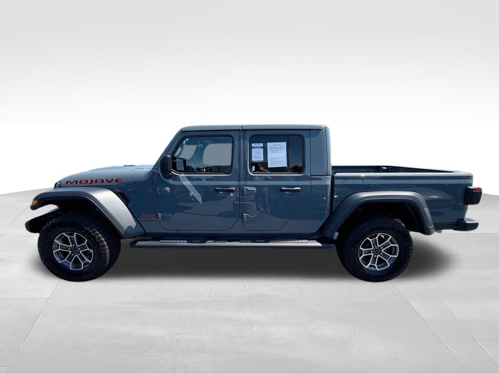 Used 2025 Jeep Gladiator Mojave w/ Convenience Group AWD/4WD image 5