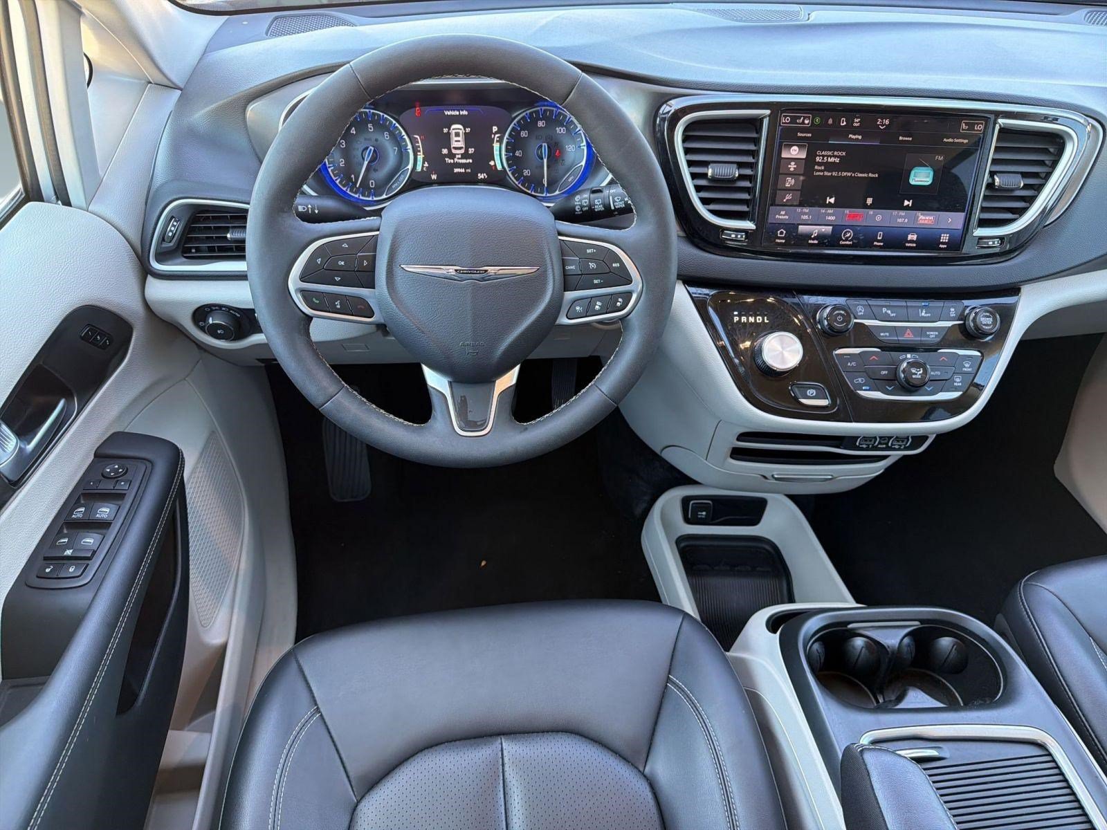 Certified 2024 Chrysler Pacifica Touring-L FWD image 26