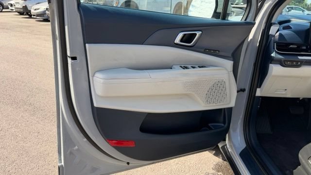 Used 2025 Kia Carnival EX FWD image 28