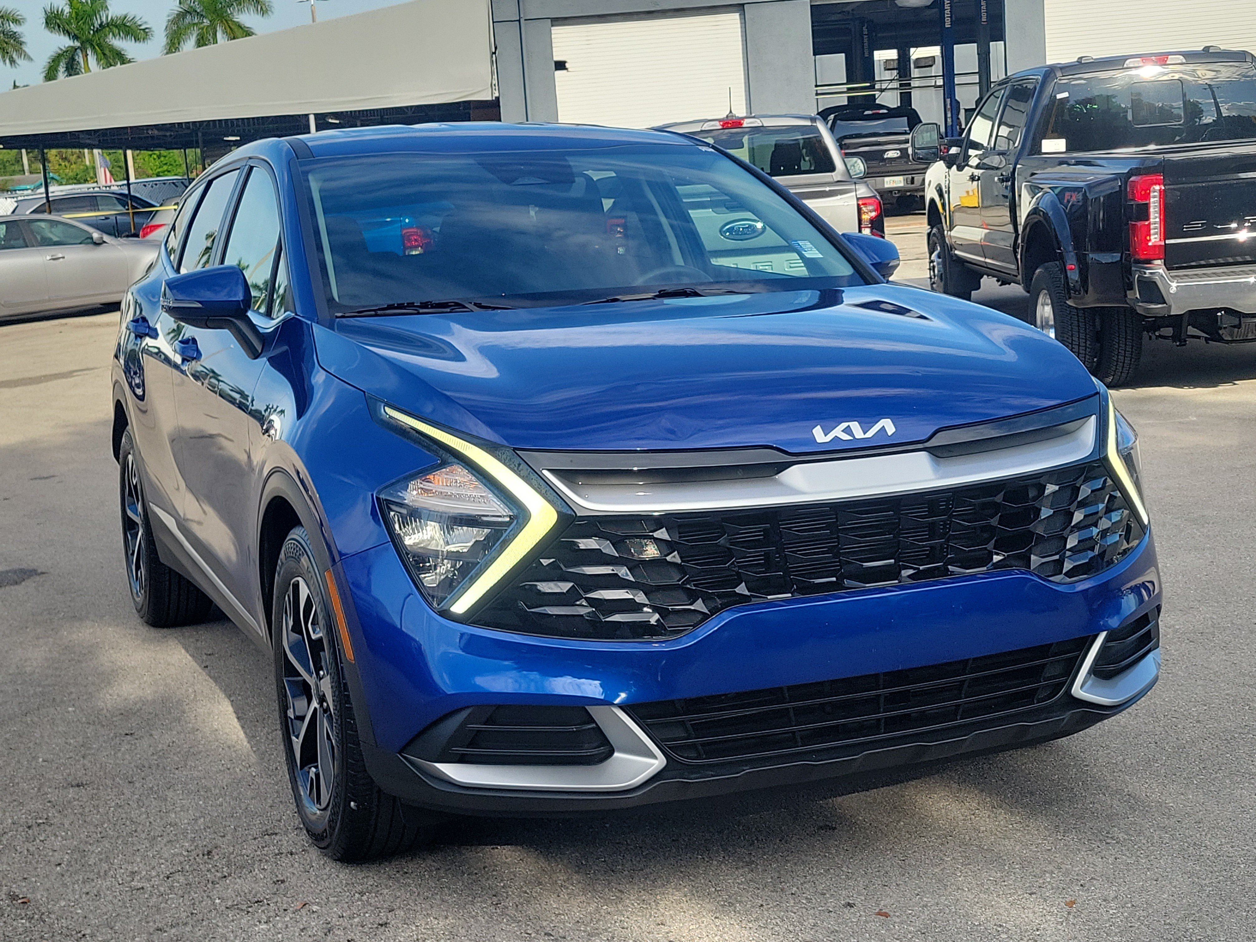 Used 2023 Kia Sportage EX FWD image 3