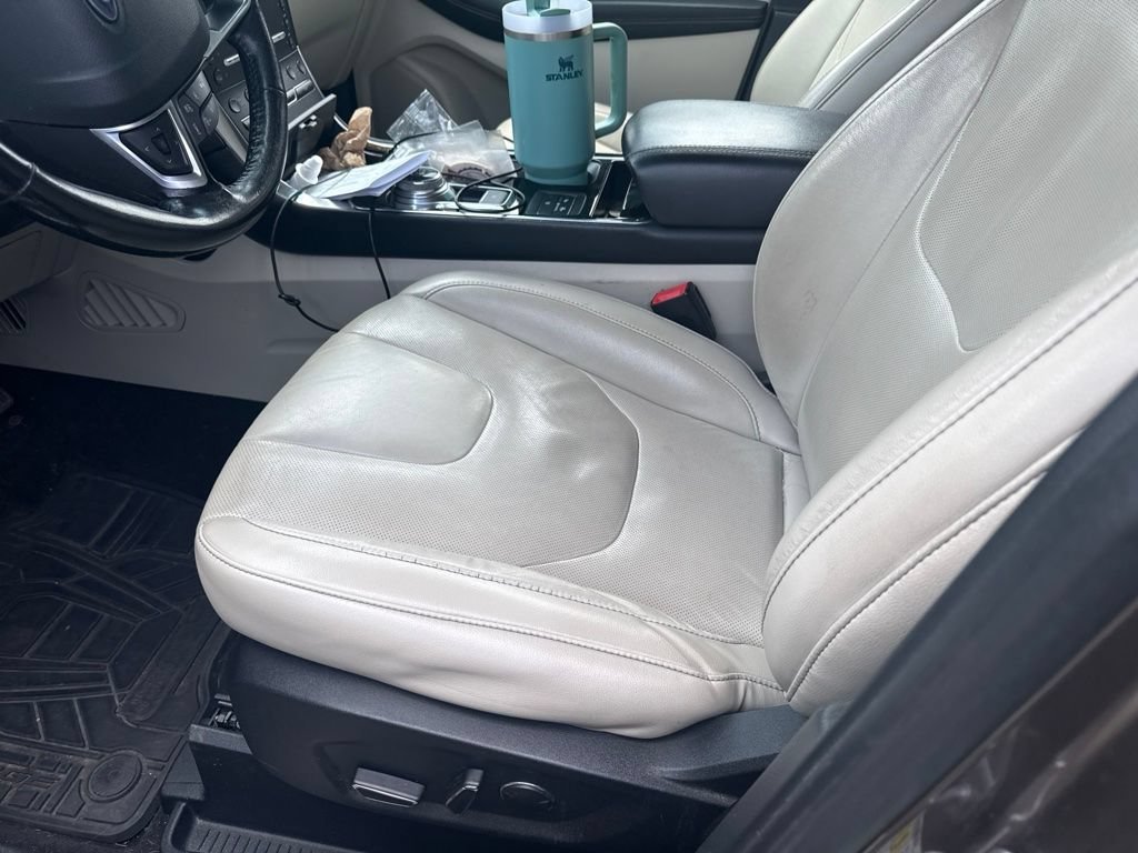 Used 2019 Ford Edge Titanium w/ Equipment Group 301A AWD/4WD image 10