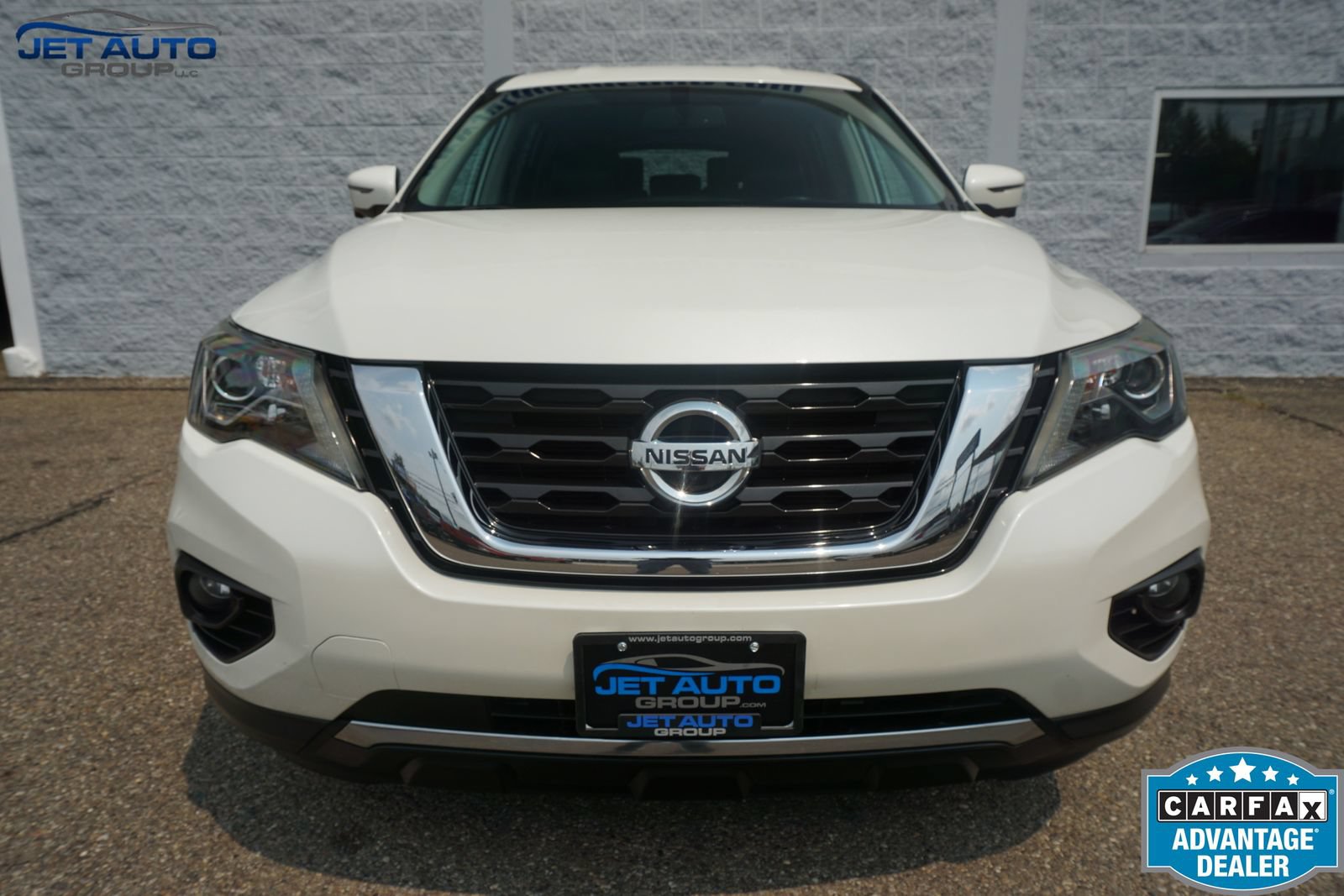 Used 2017 Nissan Pathfinder SL w/ Trailer Tow Package AWD/4WD image 2