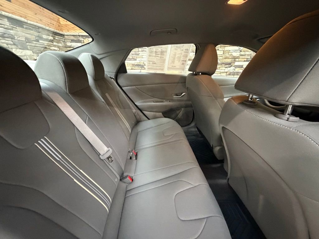 Certified 2023 Hyundai Elantra SEL w/ Convenience Package image 30