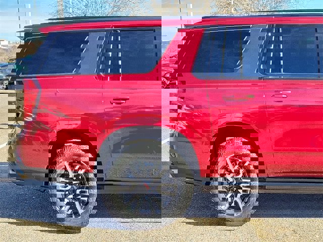 Used 2024 GMC Yukon XL AT4 image 4