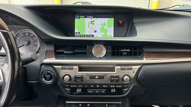 Used 2016 Lexus ES 300h image 11