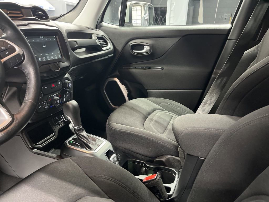 Used 2019 Jeep Renegade Latitude w/ Cold Weather Group image 15