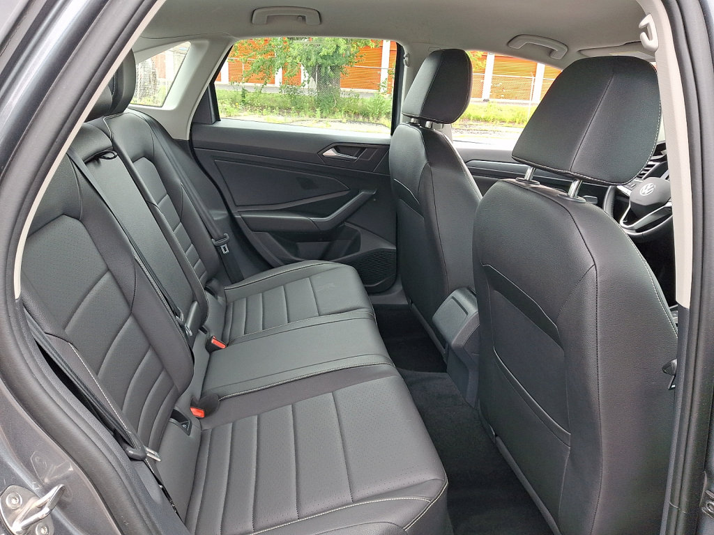 Used 2024 Volkswagen Jetta SE FWD image 15