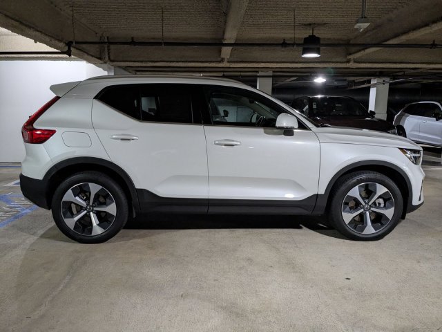 New 2025 Volvo XC40 B5 Core w/ Protection Package Premier AWD/4WD image 2