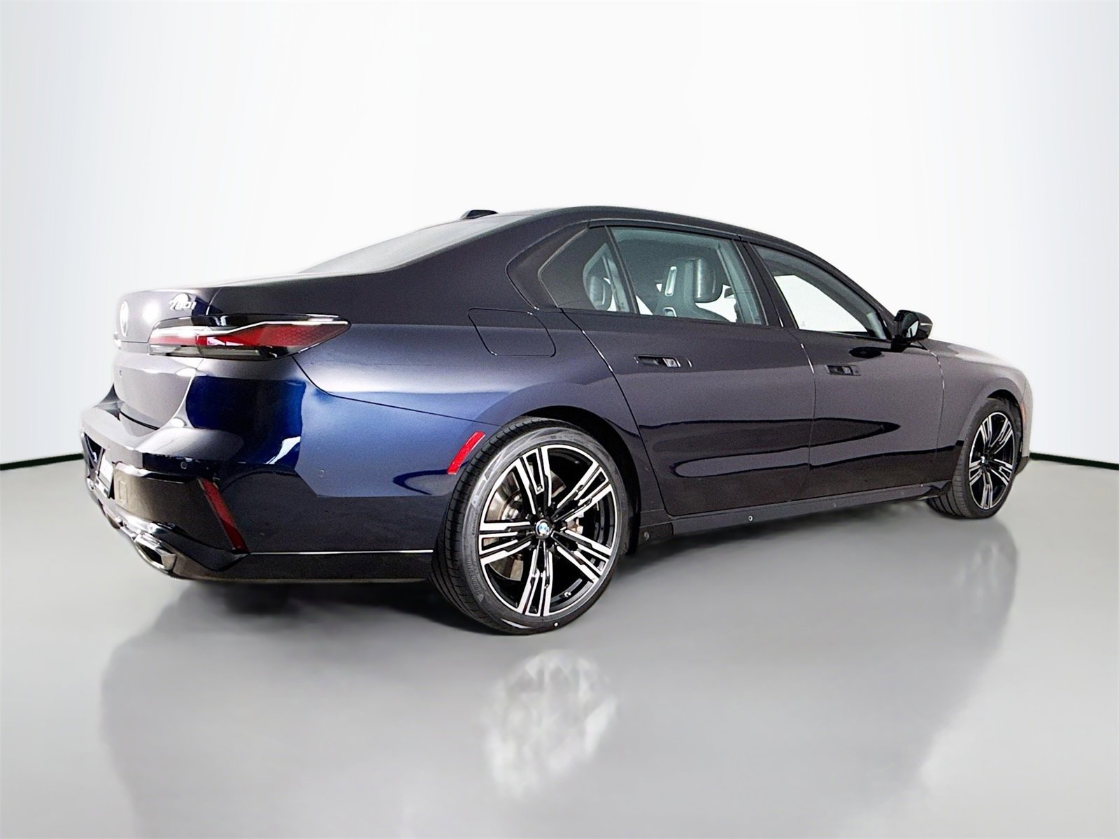 Certified 2023 BMW 760i xDrive w/ Executive Package image 7