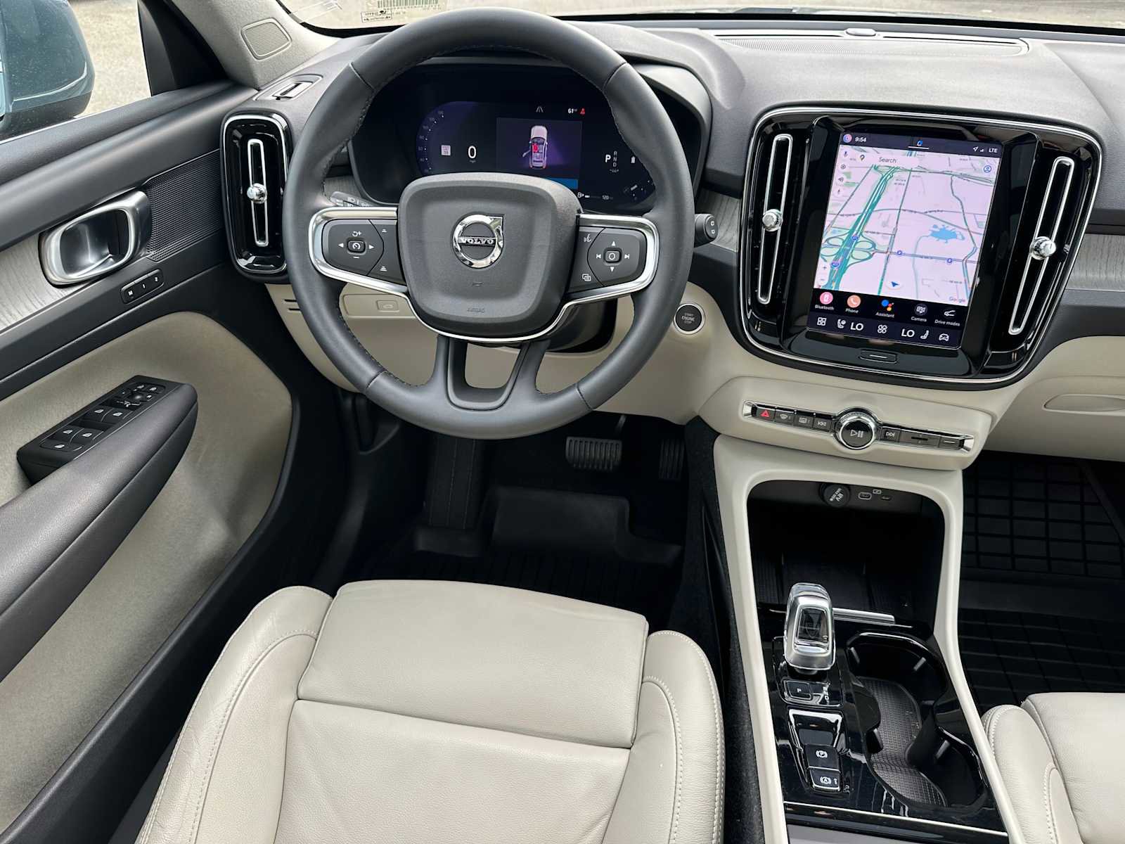 Certified 2023 Volvo XC40 B5 Plus w/ Protection Package Premier AWD/4WD image 18