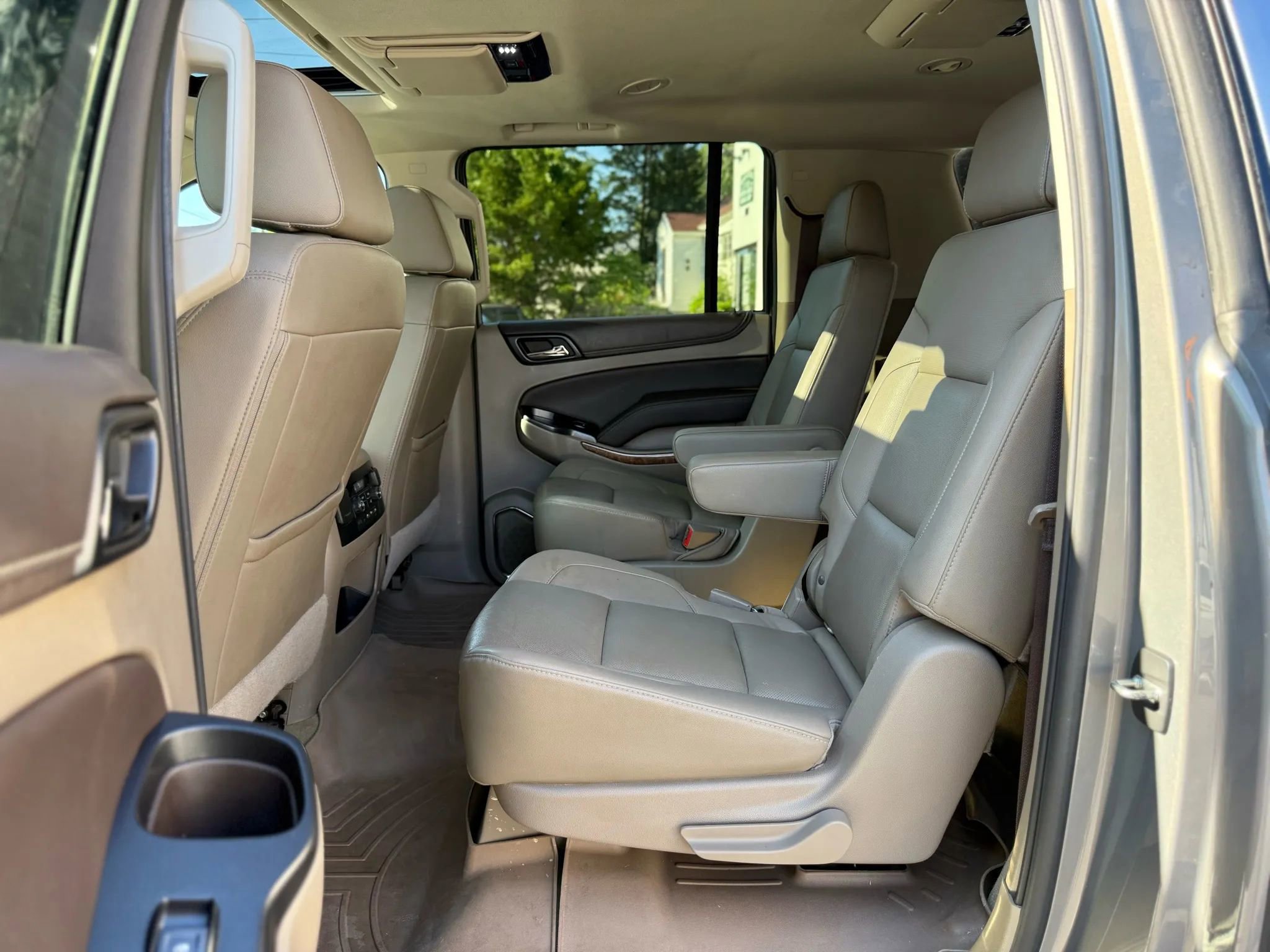 Used 2017 Chevrolet Suburban Premier image 26