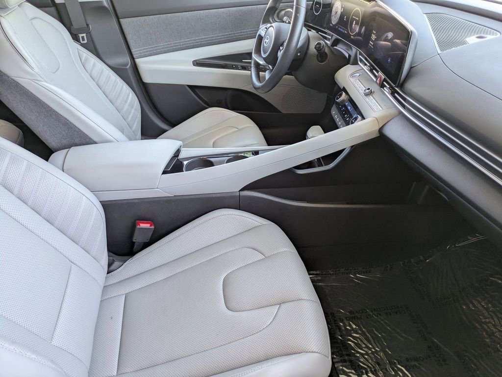 Used 2025 Hyundai Elantra Limited FWD image 31