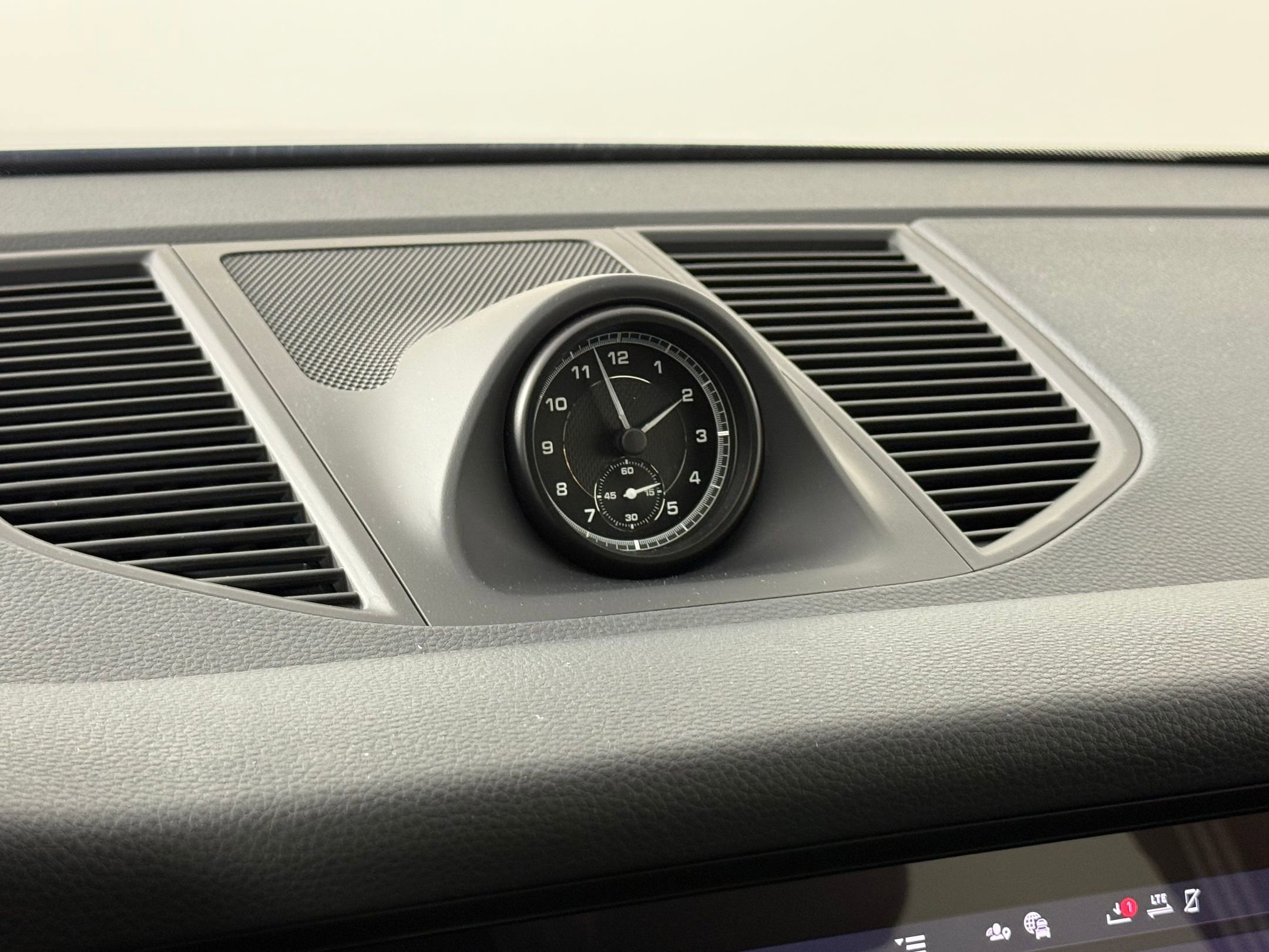 New 2025 Porsche Macan image 21