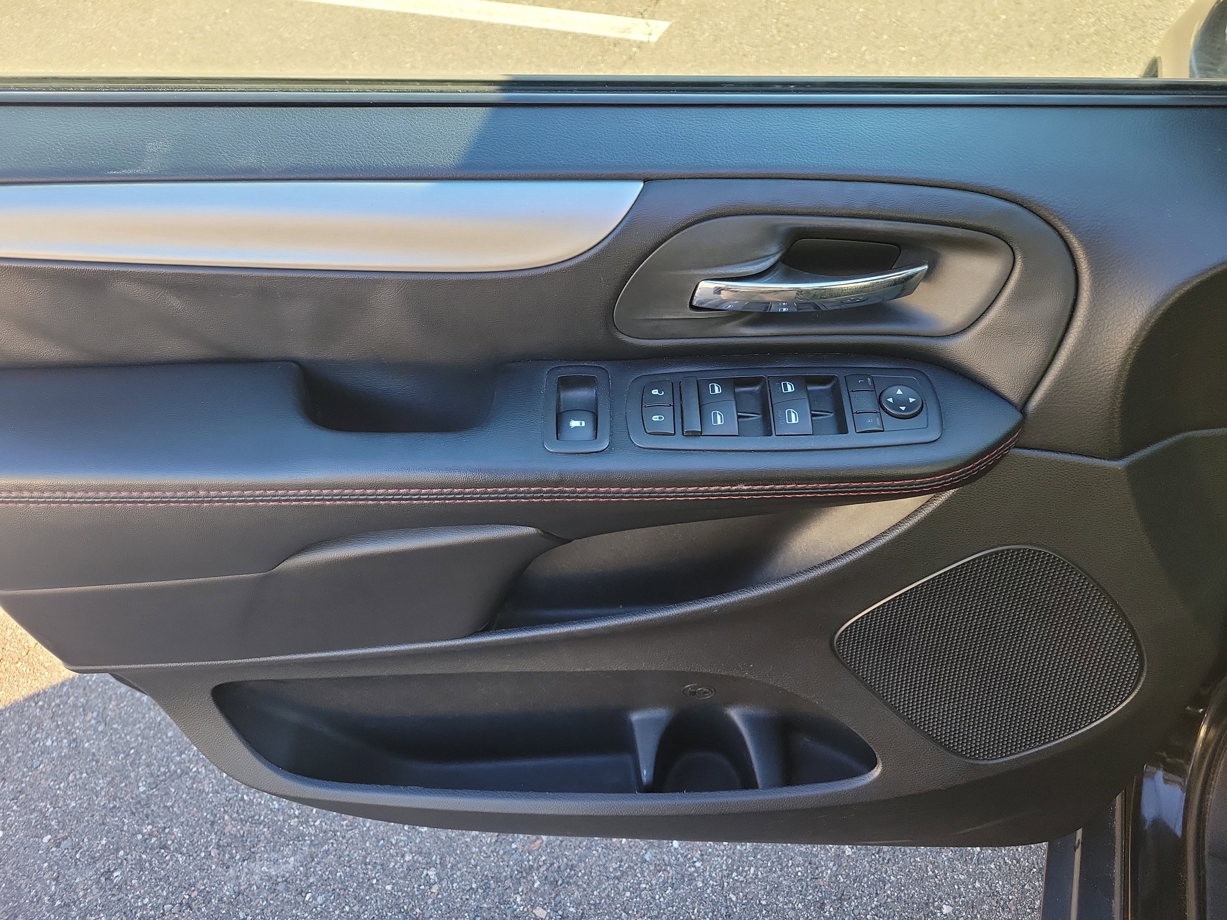 Used 2017 Dodge Grand Caravan GT image 17