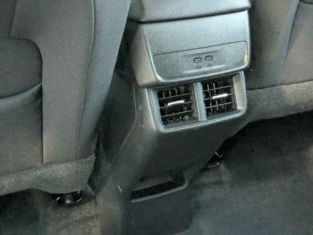 Used 2025 Chevrolet Equinox LT image 28