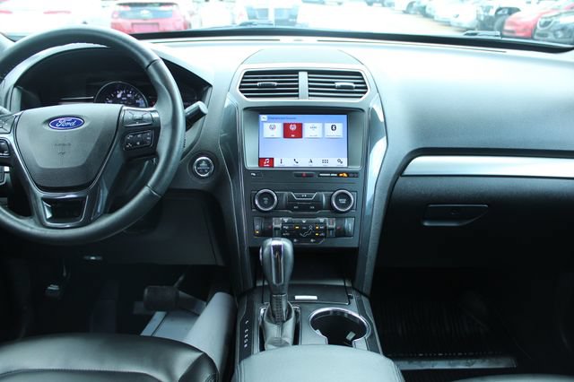 Used 2019 Ford Explorer XLT w/ Equipment Group 202A FWD image 17