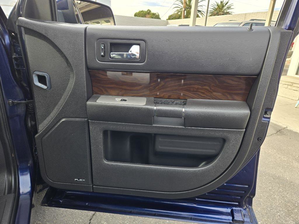 Used 2011 Ford Flex SEL w/ Rapid Spec Order Code image 19