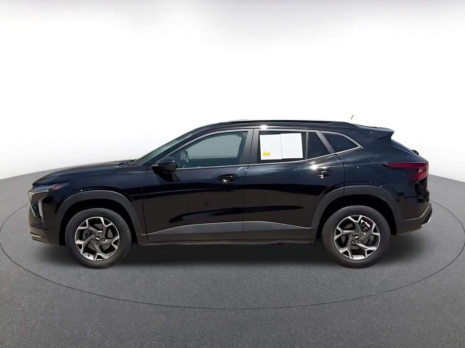 Used 2025 Chevrolet Trax LT FWD image 10