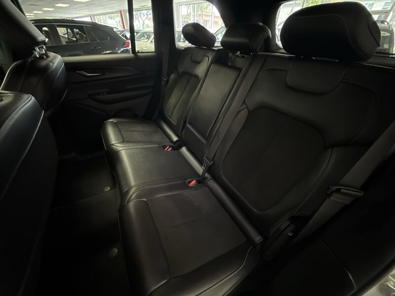 Used 2024 Jeep Grand Cherokee Altitude AWD/4WD image 28