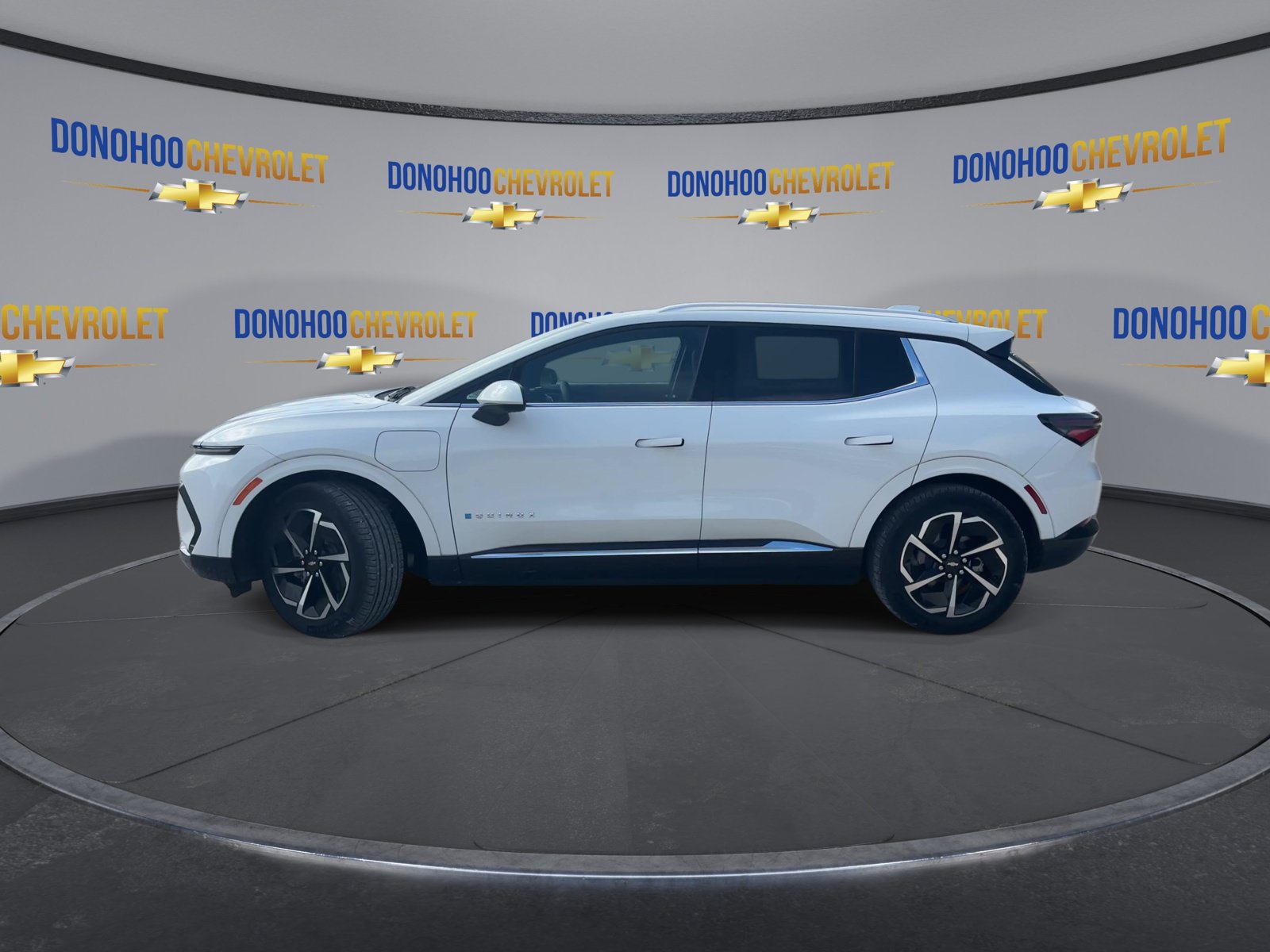 Used 2024 Chevrolet Equinox EV LT FWD image 8