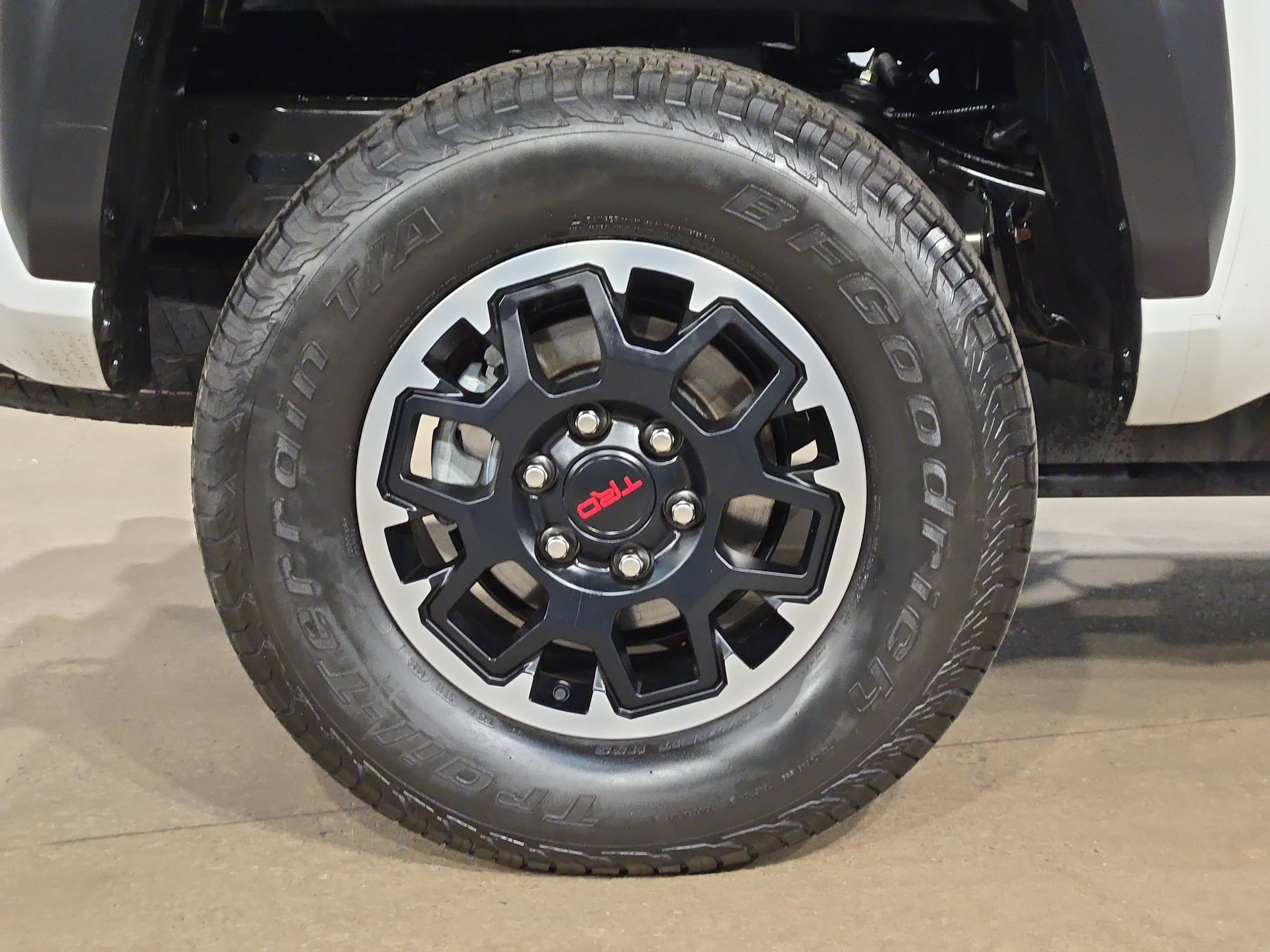 Certified 2025 Toyota Tacoma TRD Off-Road AWD/4WD image 17
