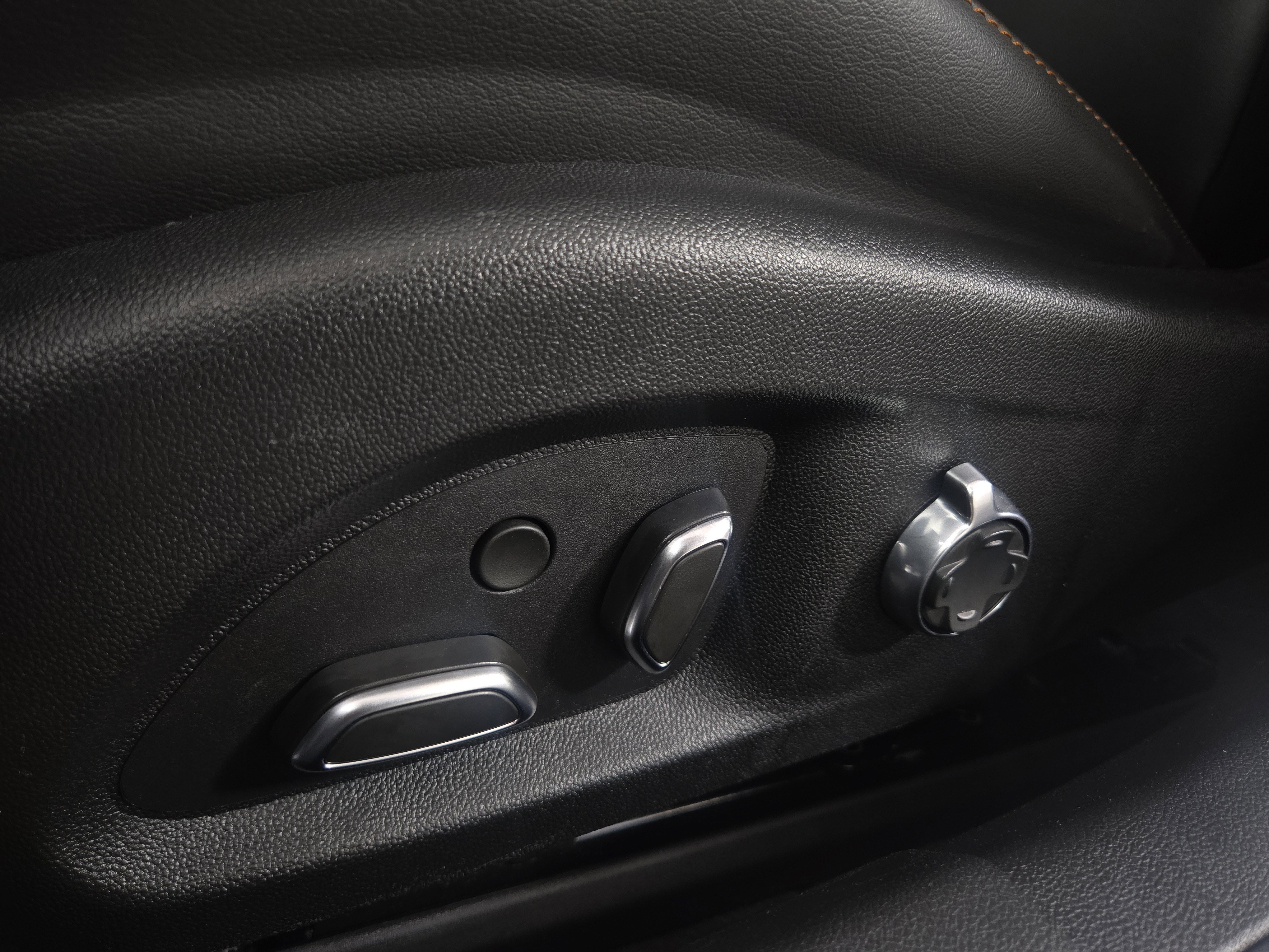 Certified 2025 Cadillac CT5 Sport w/ Sun And Sound Package image 31