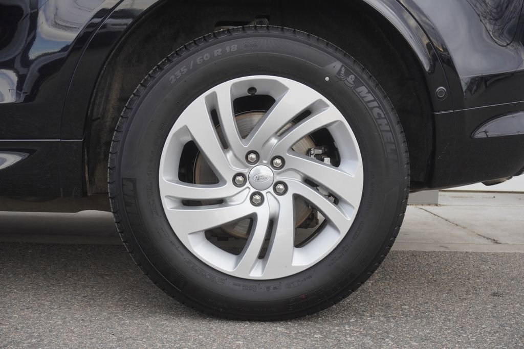 Used 2025 Land Rover Discovery Sport S image 33