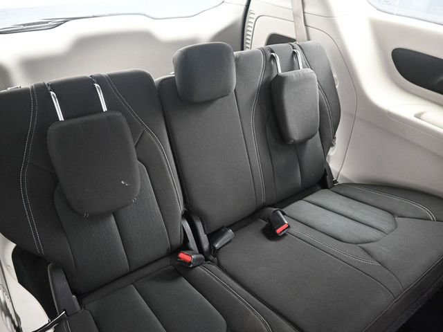 Used 2023 Chrysler Voyager LX image 28