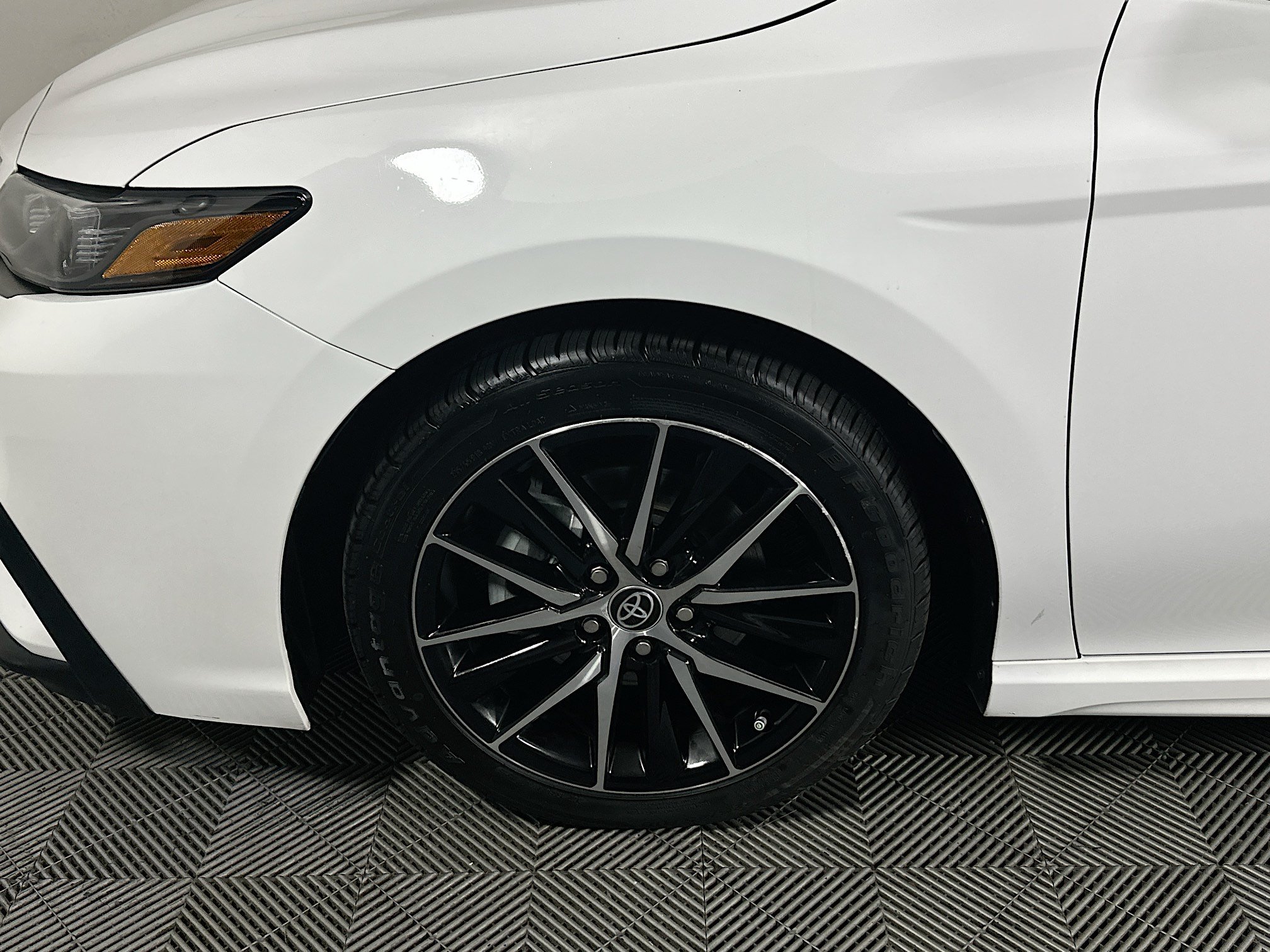 Used 2023 Toyota Camry SE w/ Audio Upgrade Package FWD image 11