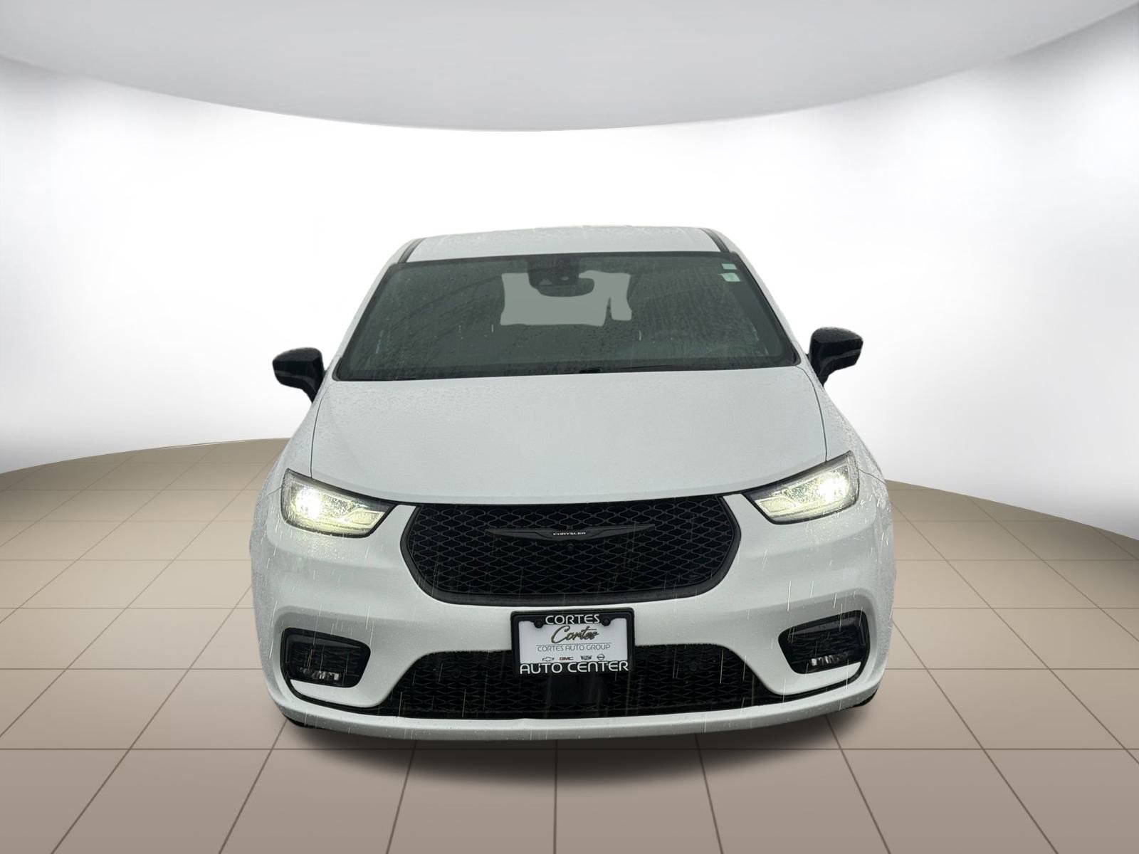 Used 2024 Chrysler Pacifica Limited FWD image 2