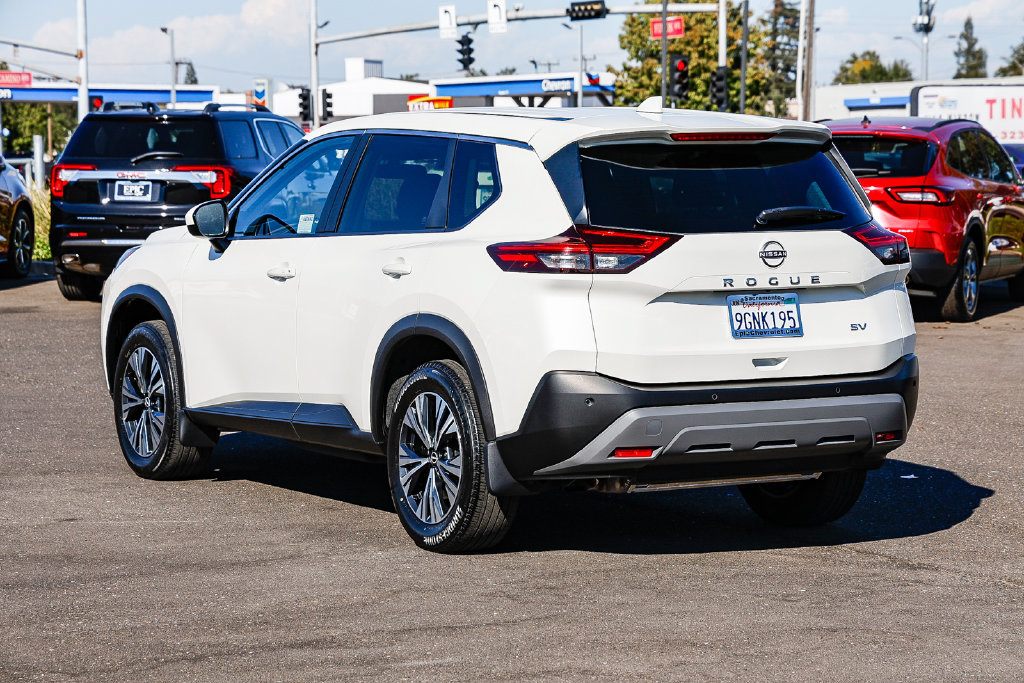 Used 2023 Nissan Rogue SV FWD image 2