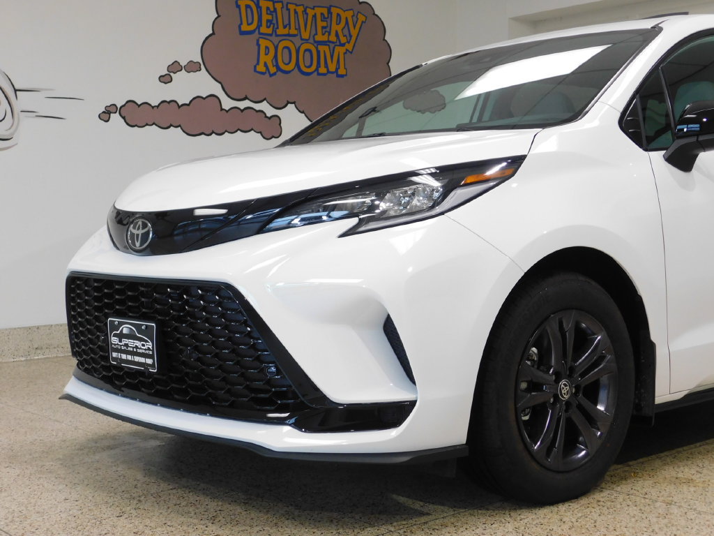 Used 2026 Toyota Sienna XSE AWD/4WD image 13