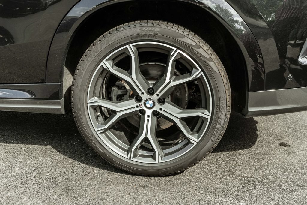 Used 2022 BMW X6 xDrive40i AWD/4WD image 30
